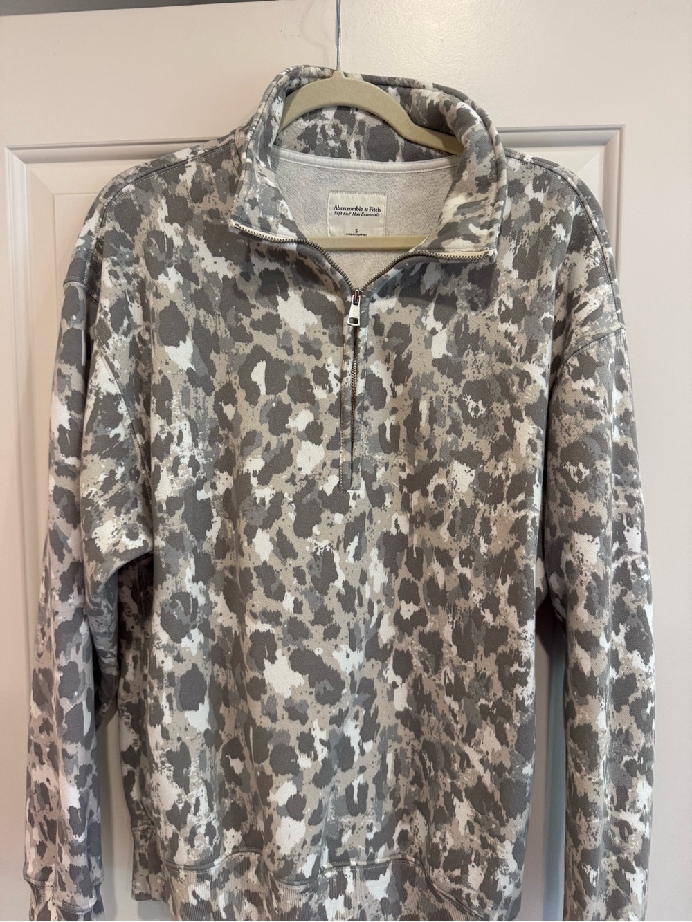 Abercrombie & Fitch Women's Gray Camo Quarter-Zip Pullover